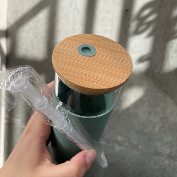 18 oz glass water bottle - Picture 3 of 3